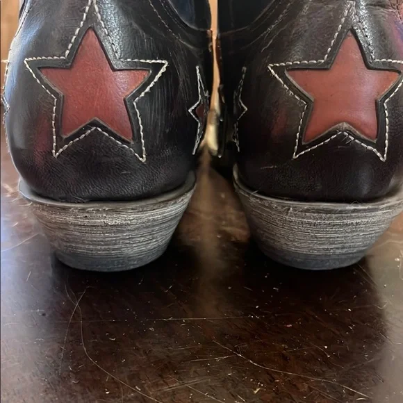 Stetson Red and Black Ankle Boots with Star Design - Picture 5 of 5